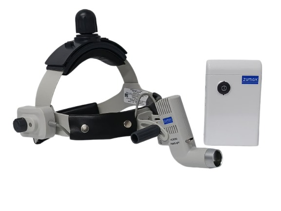 El fotóforo Zumax HL8000 es una lámpara frontal LED inalámbrica diseñada para aplicaciones médicas y odontológicas que proporciona una iluminación brillante y sin sombras.